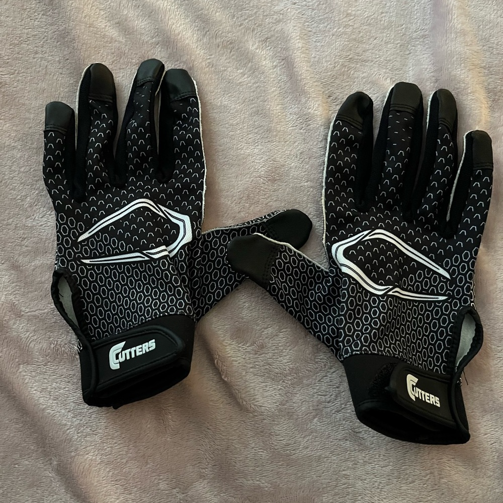 Men’s Cutters football gloves